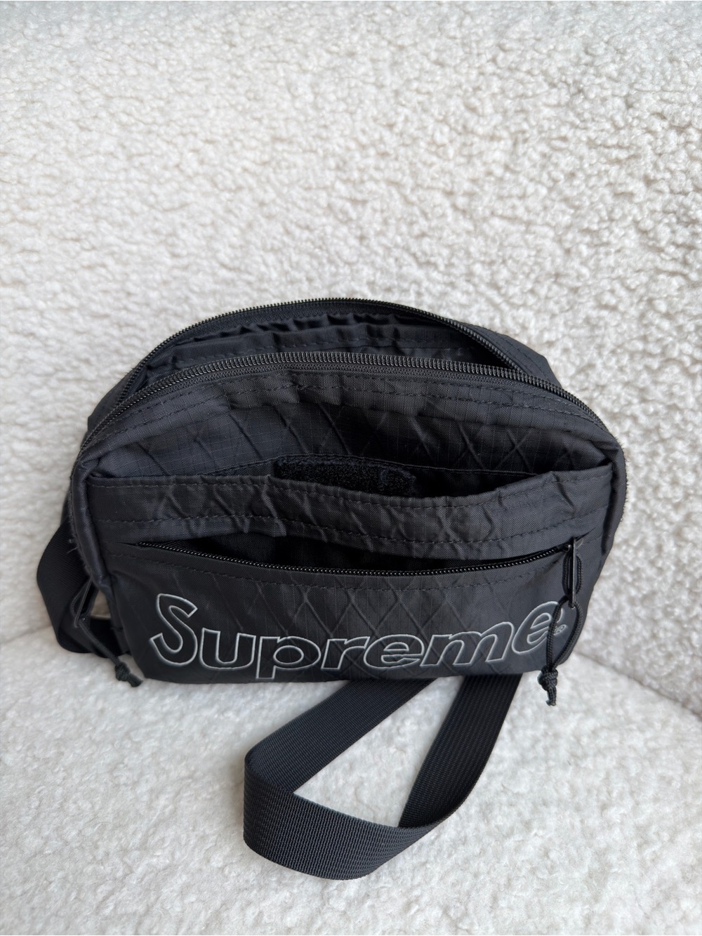 Supreme Black Quilted Bag FW18 - Picture 3 of 5